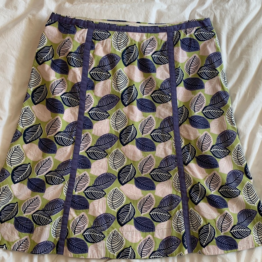 Boden skirt, size 10 US, purple, blue, green and pale lavender leaf print